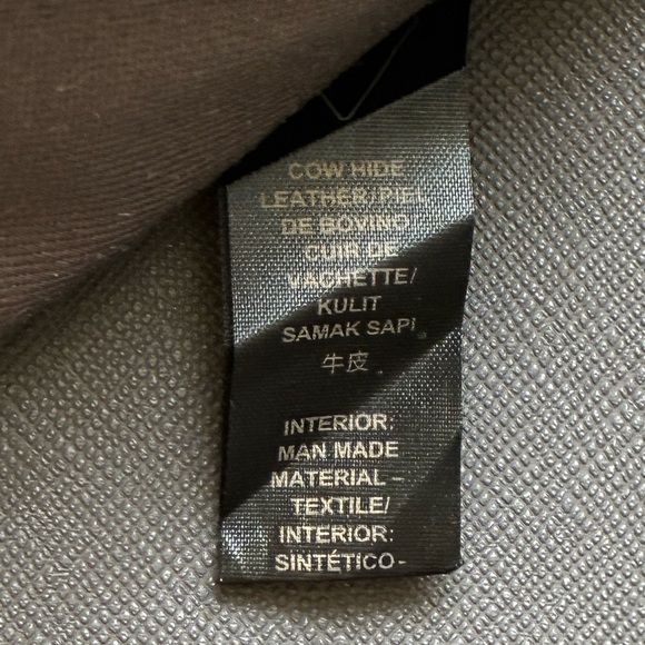 Fossil Leather Mini Wallet and Passport Cover - Picture 11 of 11